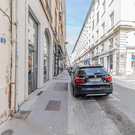 Tollet Charming 2 People Bellecour Cordeliers Daire
