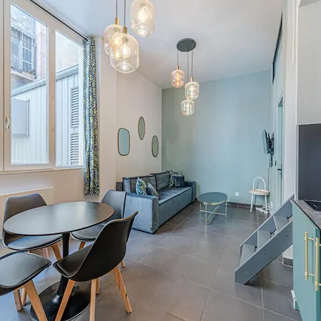 Charming Duplex In The Heart Of Ideal For 2 Travelers Διαμέρισμα *